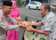 Seribu Takjil, Seribu Senyum: Polsek Kademangan Perkuat Kedekatan dengan Warga di Bulan Ramadhan