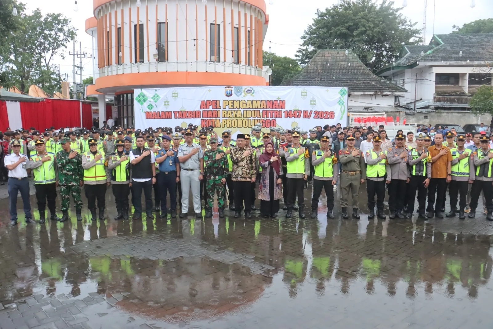 Kapolres Probolinggo Kota Pimpin Apel Pengamanan Malam Takbir Jelang Hari Raya Idul Fitri