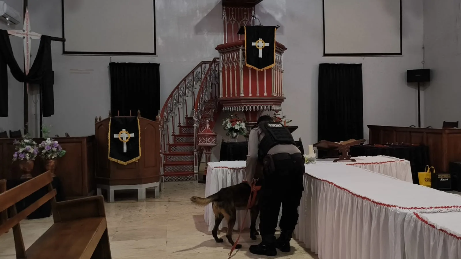 Polisi Sterilisasi Gereja di Probolinggo Kota Jelang Paskah, Libatkan Unit K9