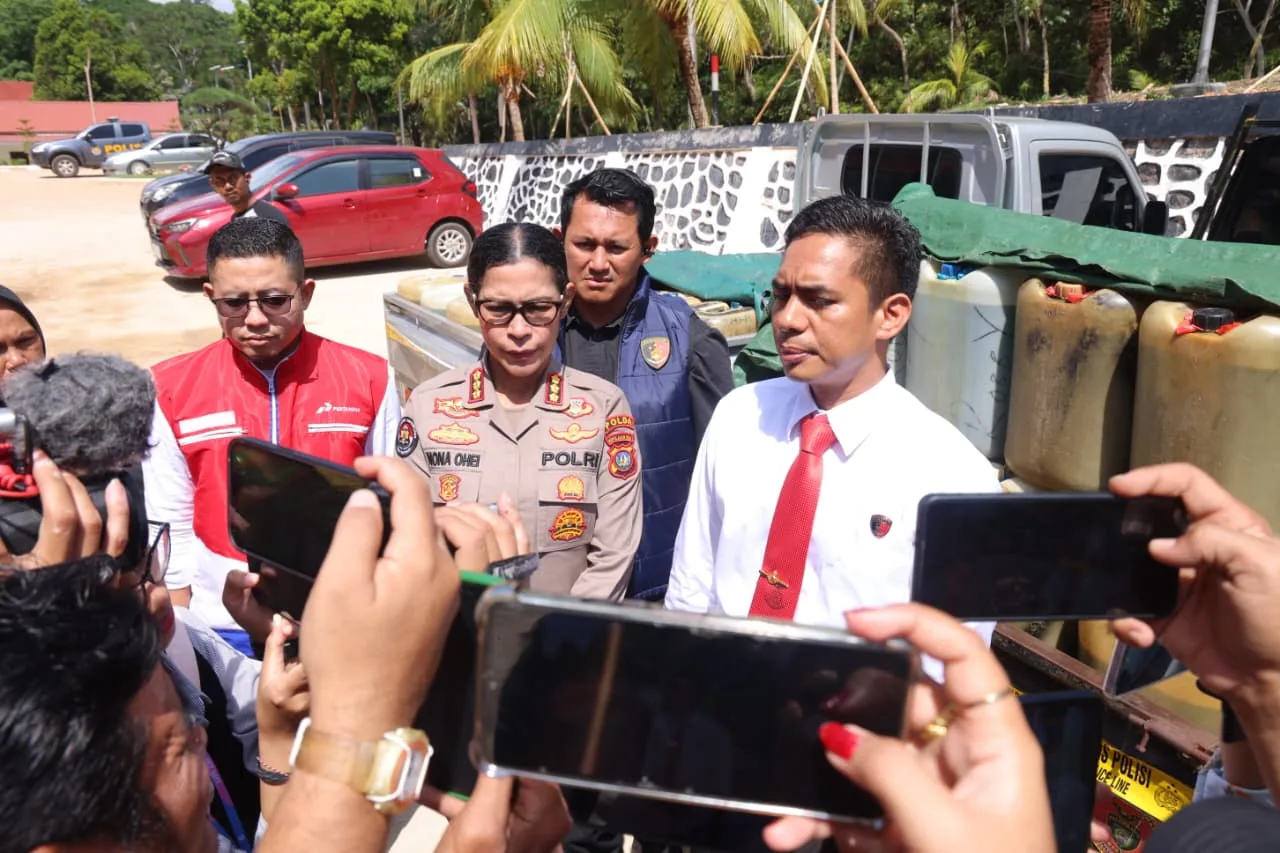 Ditreskrimsus Polda Kepri Amankan Tiga Tersangka Dan Empat Unit Kendaraan Terkait Tindak Pidana Minyak Dan Gas Bumi