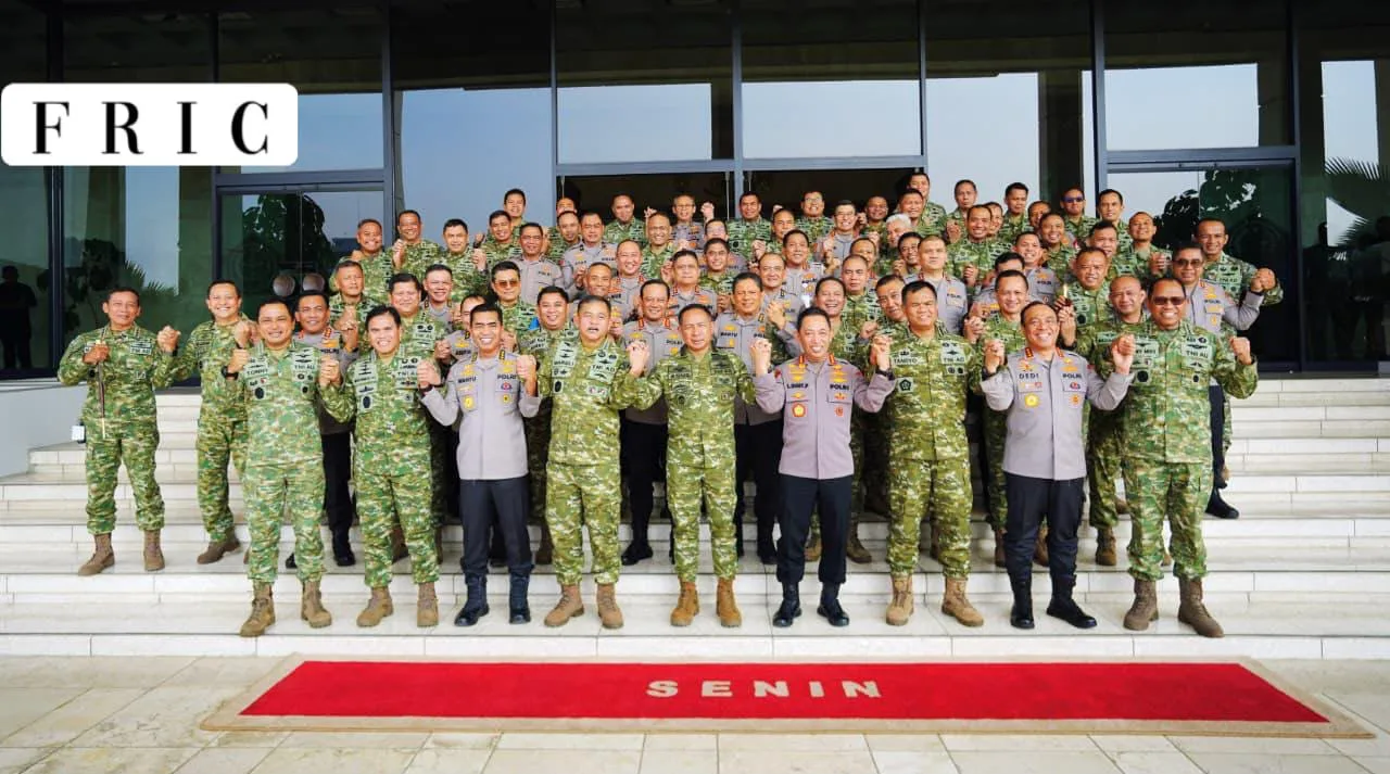 Kapolri Perkuat Soliditas TNI-Polri Lewat Silaturahmi dengan Panglima TNI di Mabes TNI