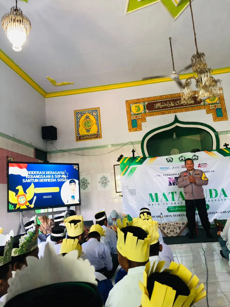 Polisi Berikan Edukasi Moderasi Beragama dan Etika Bermedia Sosial kepada Siswa Baru di Kademangan