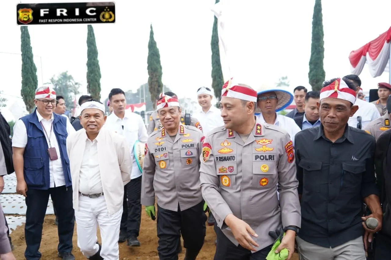 Wujudkan Swasembada, Waka Polri Pimpin Langsung Penanaman Perdana Bawang Putih Serentak