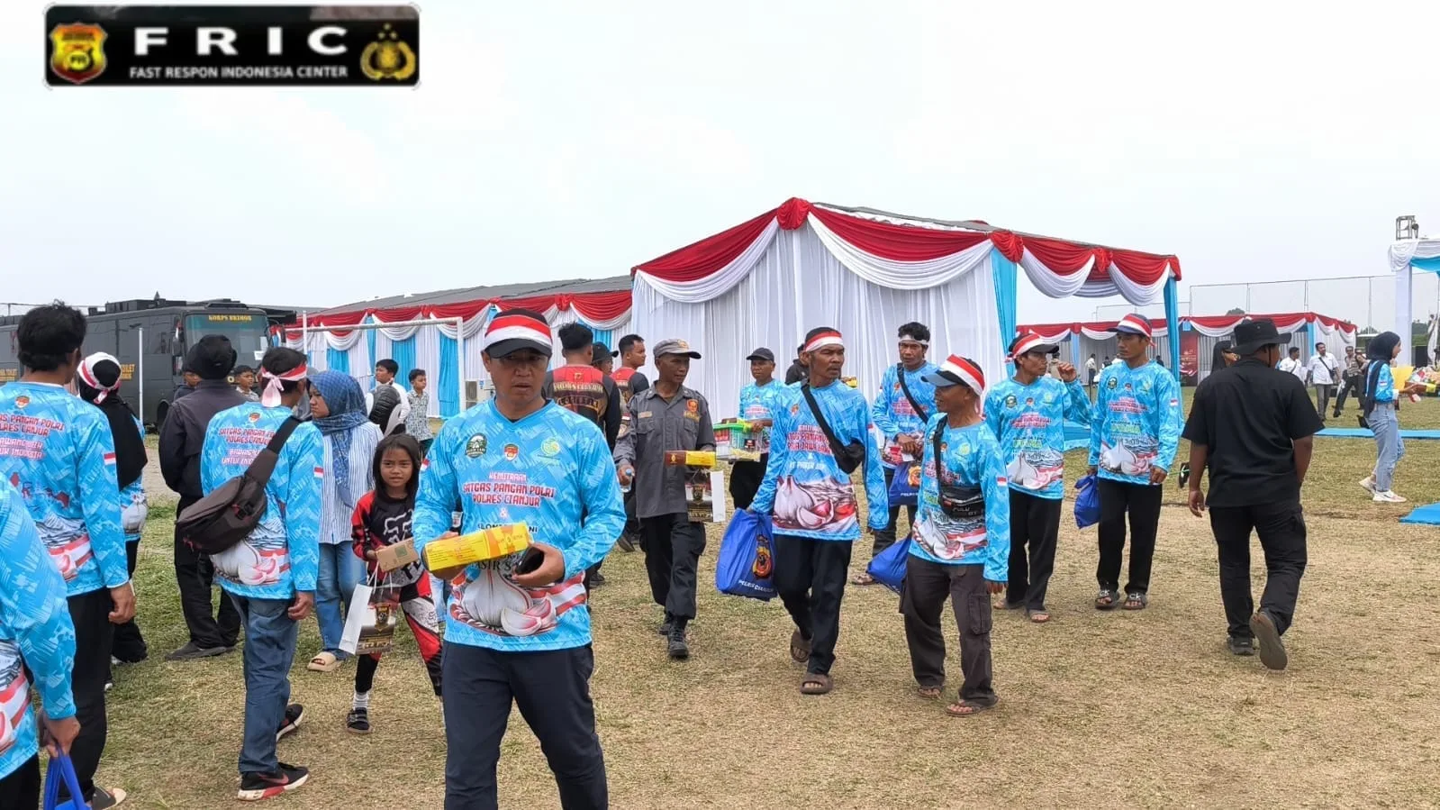 Bahagia Petani Bawang Putih Cianjur usai Terima Bansos dari Wakapolri