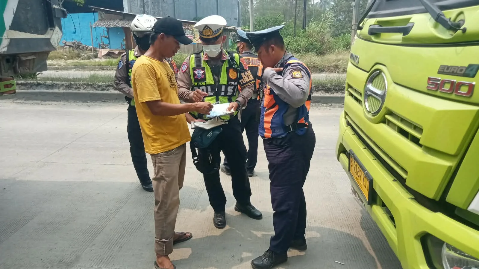 Satlantas Polres Cilegon Bergerak, Tertibkan Truk Tambang dan Parkir Liar di Jalur Lingkar Selatan