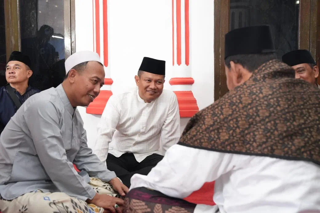 Kapolda Banten Melayat ke Rumah Duka Almarhum KH Ariman Anwar, Sampaikan Belasungkawa dan Doa